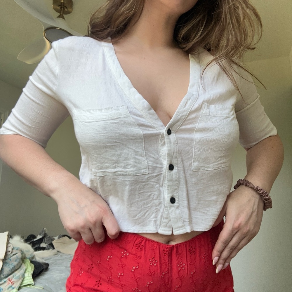 Topshop White Button-Front V-Neck Cropped Top